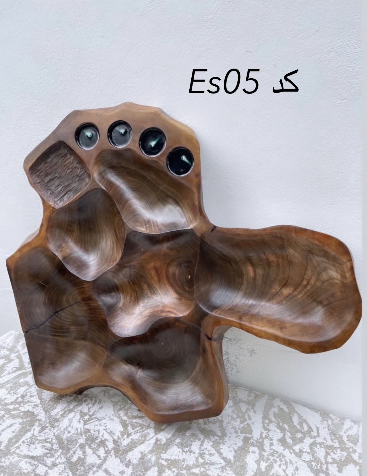 میز چوبی مزه